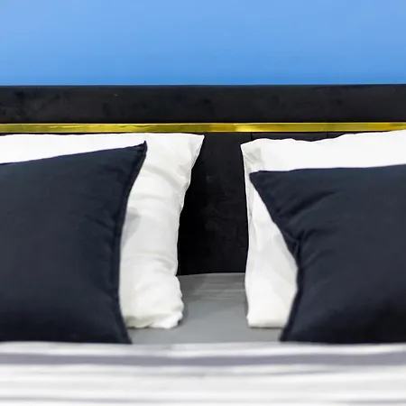 Climatise Au Rdc Avec Cuisine Privee, Tres Grande Salle De Bain, Arrivee Autonome Et Fenetre Sur Couloir Apartment *