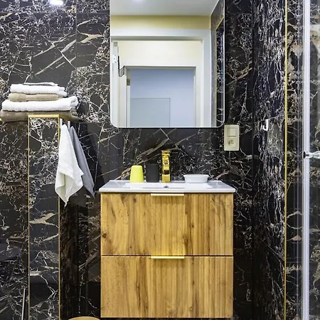 Climatise Au Rdc Avec Cuisine Privee, Tres Grande Salle De Bain, Arrivee Autonome Et Fenetre Sur Couloir