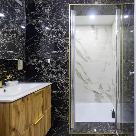 Climatise Au Rdc Avec Cuisine Privee, Tres Grande Salle De Bain, Arrivee Autonome Et Fenetre Sur Couloir